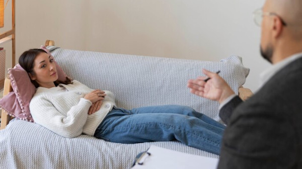How is hypnosis typically practiced in Burlingame, California?